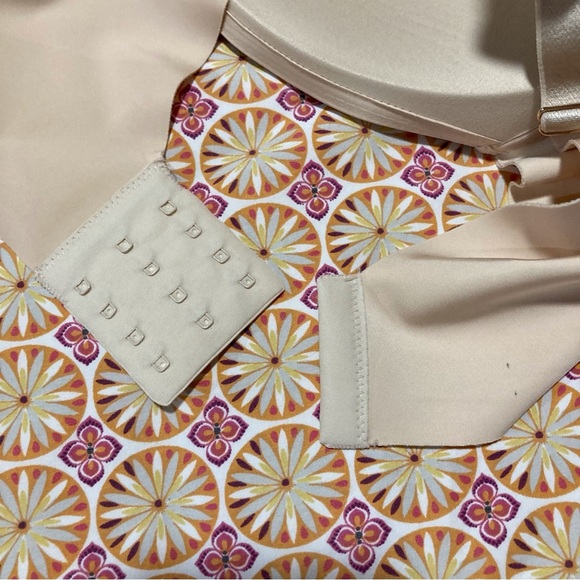 SOMA Vanishing 360 Wireless Bra in Cream | 40DDD - Picture 7 of 8